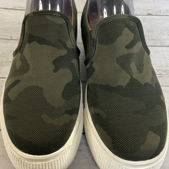 Steve Madden Camouflage Platform Ellis Slip On Sneaker - Picture 1 of 11